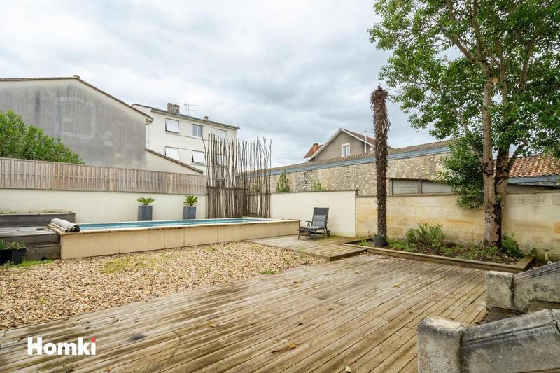 Maison - 270 m² - 8 pièces