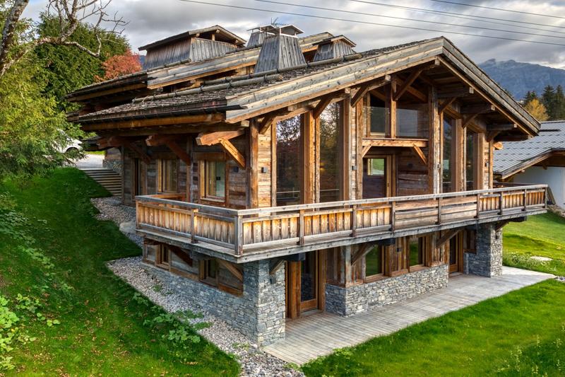 Châlet - 485 m² - 10 pièces