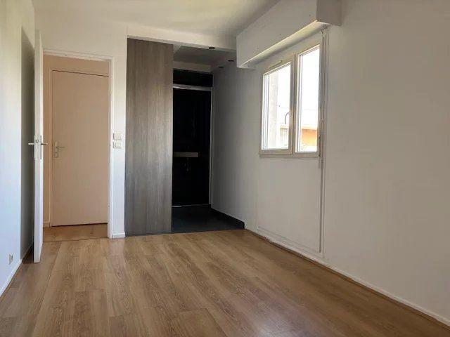 Appartement - 85 m² - 5 pièces