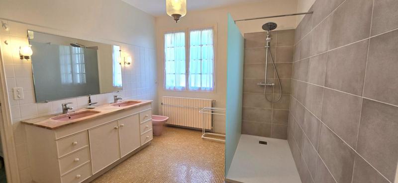 Maison - 280 m² - 11 pièces