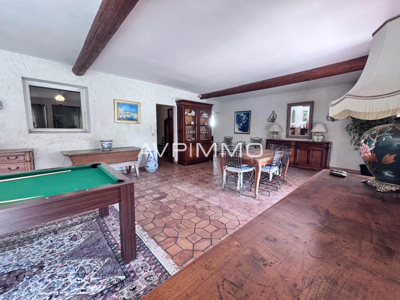 Villa - 328 m² - 7 pièces