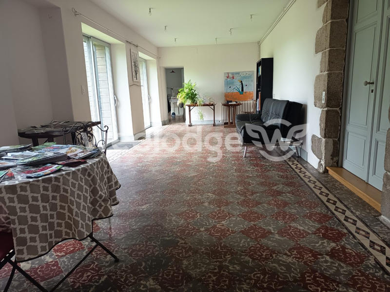 Maison - 392 m² - 15 pièces