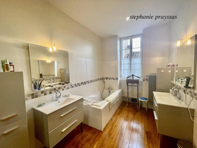 Maison - 292 m² - 8 pièces