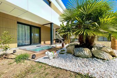 Villa - 280 m² - 6 pièces
