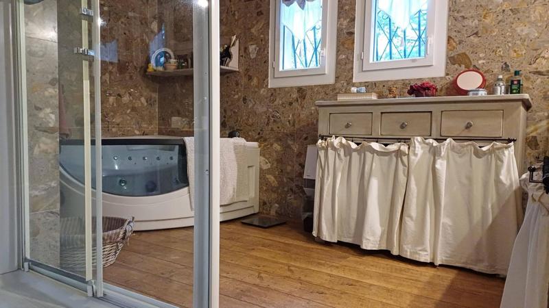 Maison - 250 m² - 8 pièces