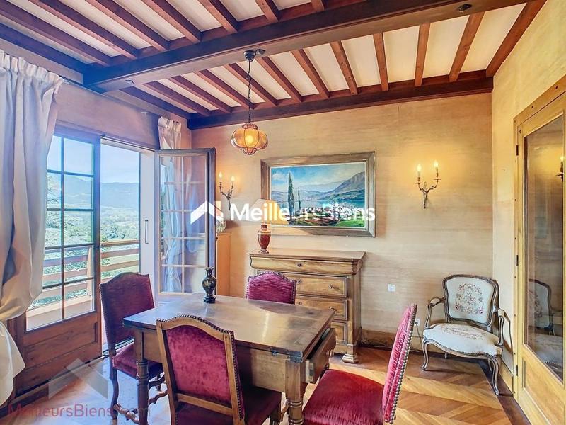 Appartement - 161 m² - 6 pièces