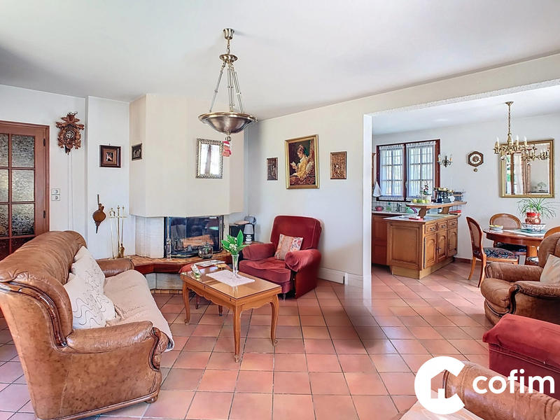 Maison traditionnelle - 151 m² - 6 pièces