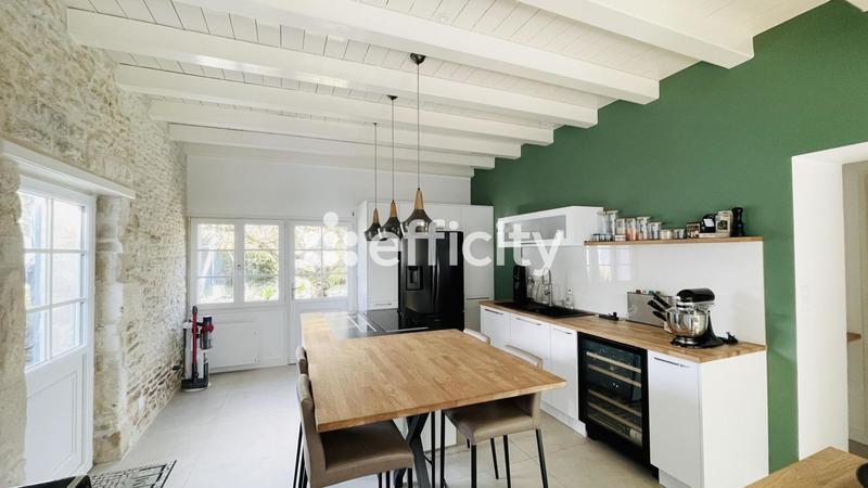 Maison en pierre - 200 m² - 8 pièces