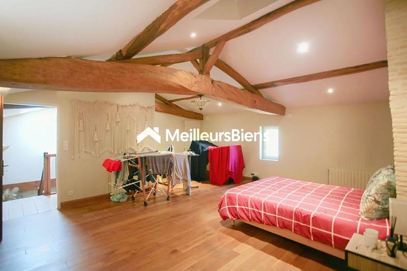 Propriété - 252 m² - 6 pièces