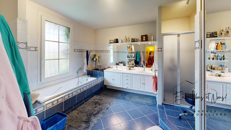 Maison - 376 m² - 9 pièces