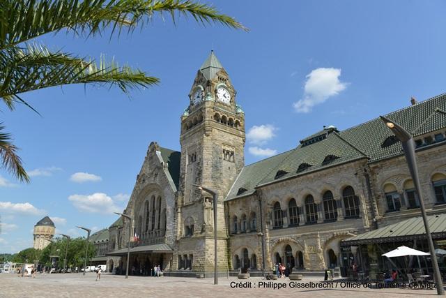 Visite guidée de Metz - la gare de Metz, la pierre en lumière