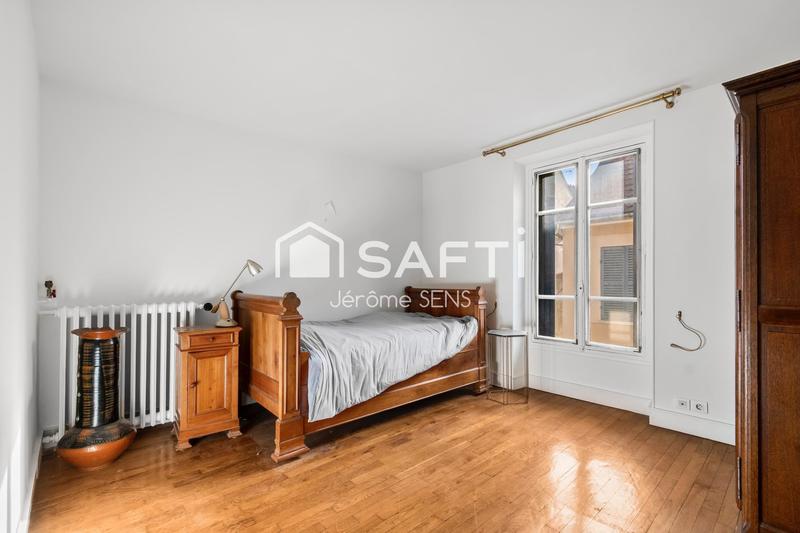 Villa - 237 m² - 9 pièces