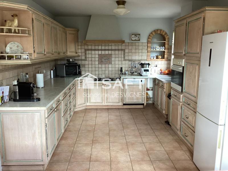 Maison - 210 m² - 8 pièces