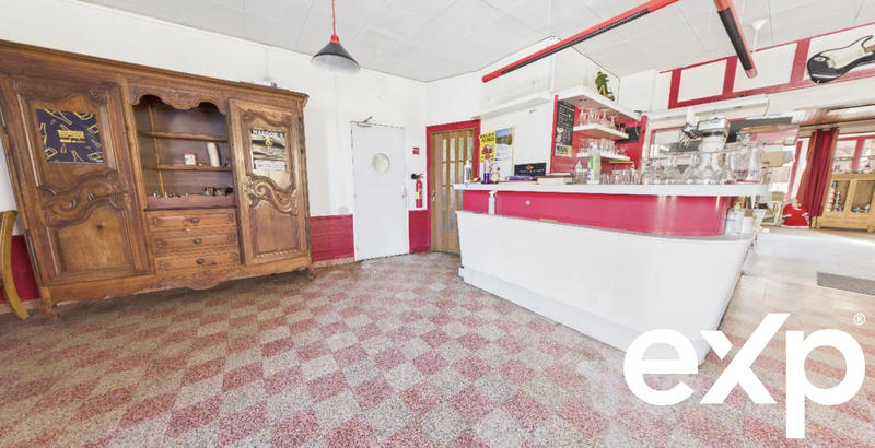 Maison - 275 m² - 10 pièces