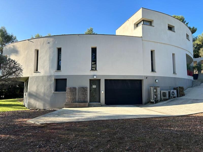 Villa - 394 m² - 11 pièces