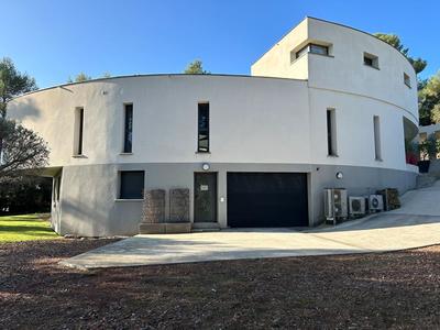 Villa - 394 m² - 11 pièces