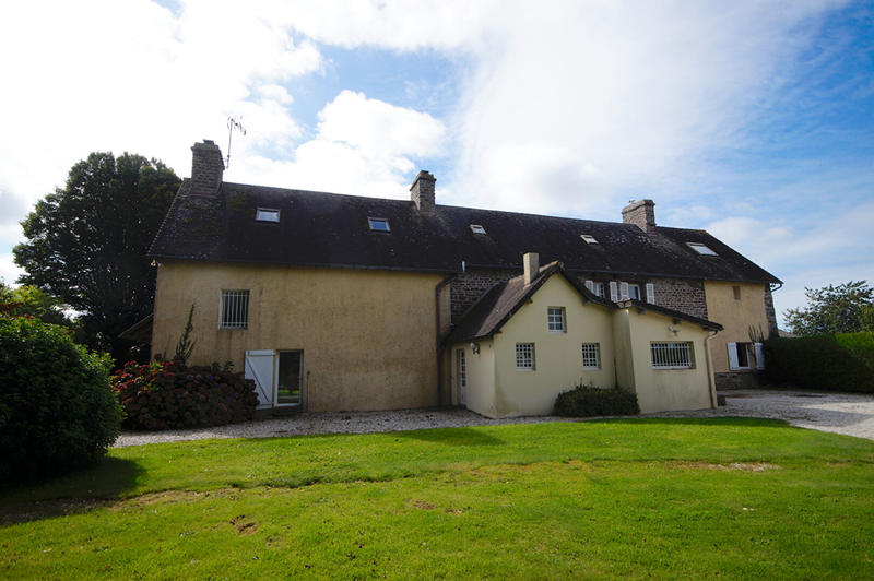 Maison - 305 m² - 10 pièces