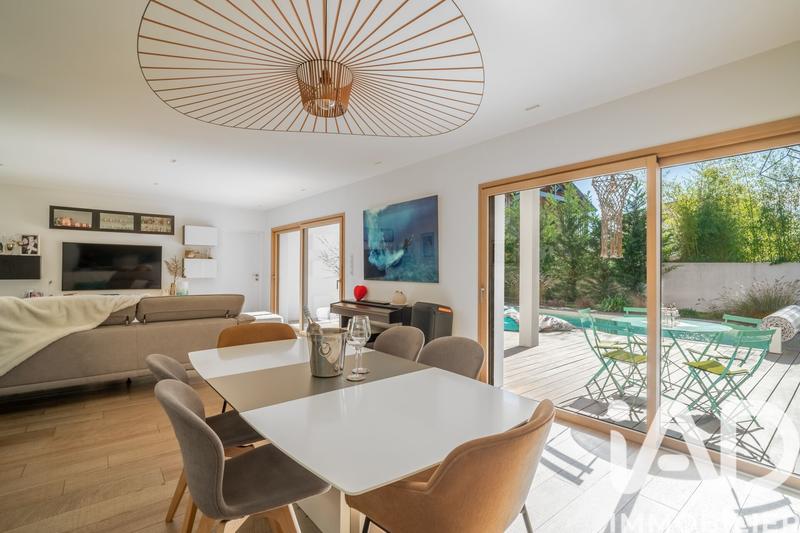 Maison - 202 m² - 6 pièces