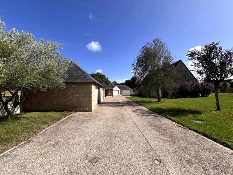 Maison - 205 m² - 9 pièces