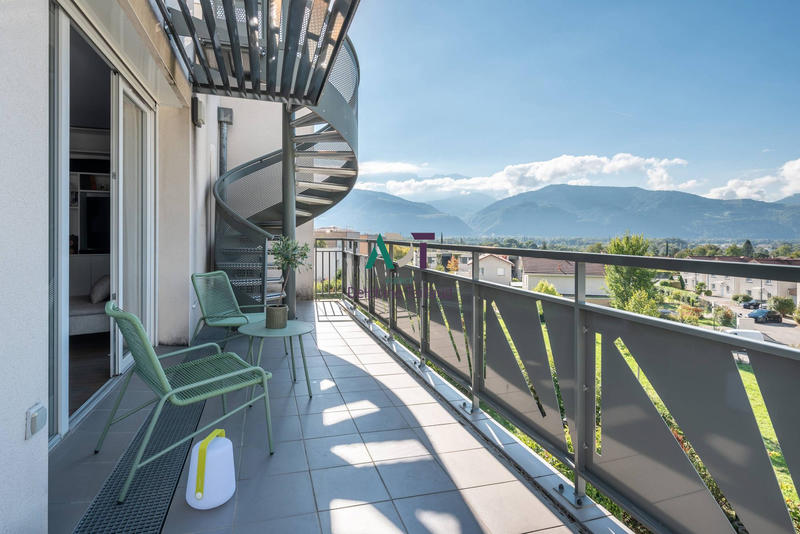 Appartement - 90 m² - 4 pièces