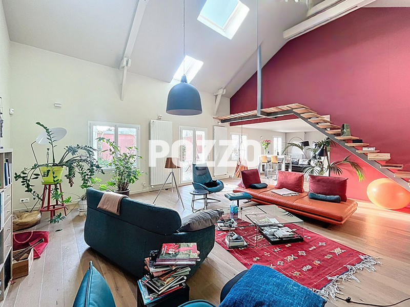 Maison - 335 m² - 9 pièces