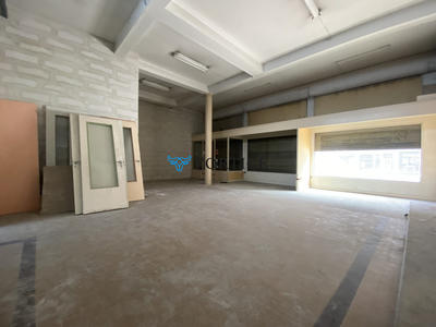 Local commercial - 130 m² - 3 pièces
