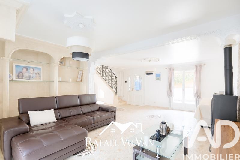 Maison - 156 m² - 8 pièces