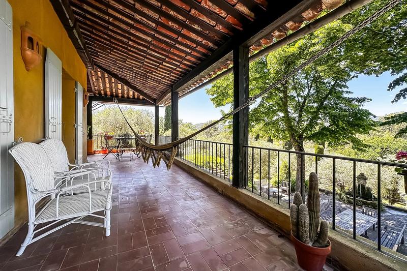 Maison - 368 m² - 10 pièces