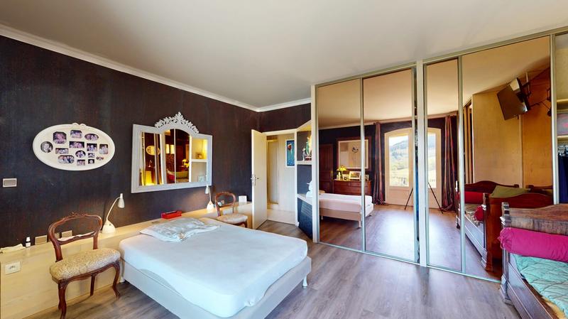 Maison - 600 m² - 12 pièces