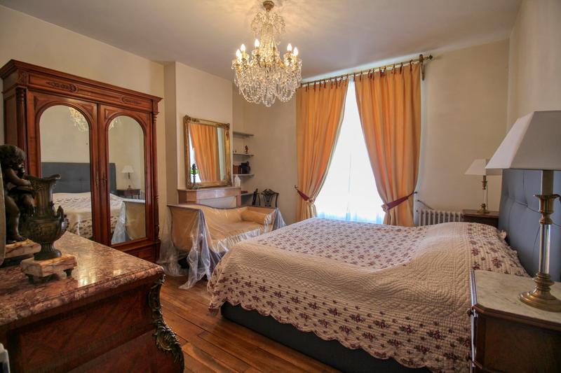 Maison bourgeoise - 330 m² - 10 pièces