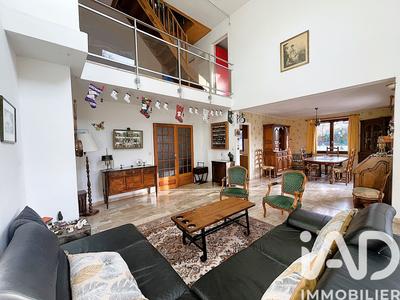 Maison - 261 m² - 9 pièces