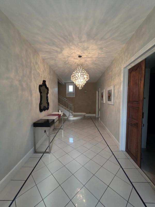 Maison - 564 m² - 16 pièces