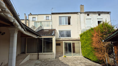 Maison - 275 m² - 6 pièces