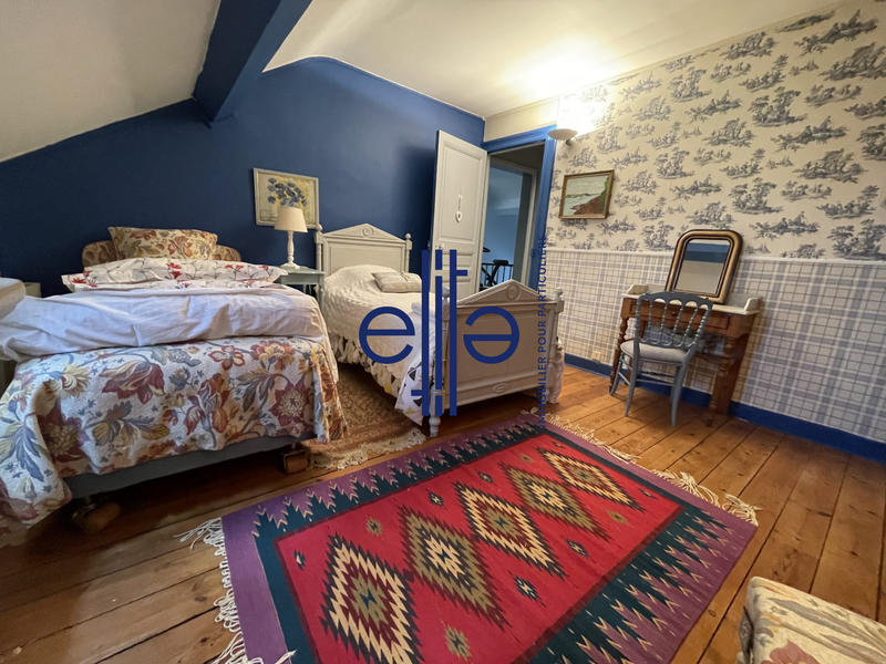 Maison - 278 m² - 10 pièces