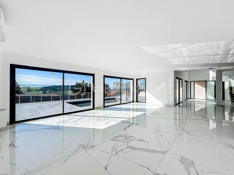 Maison - 198 m² - 6 pièces