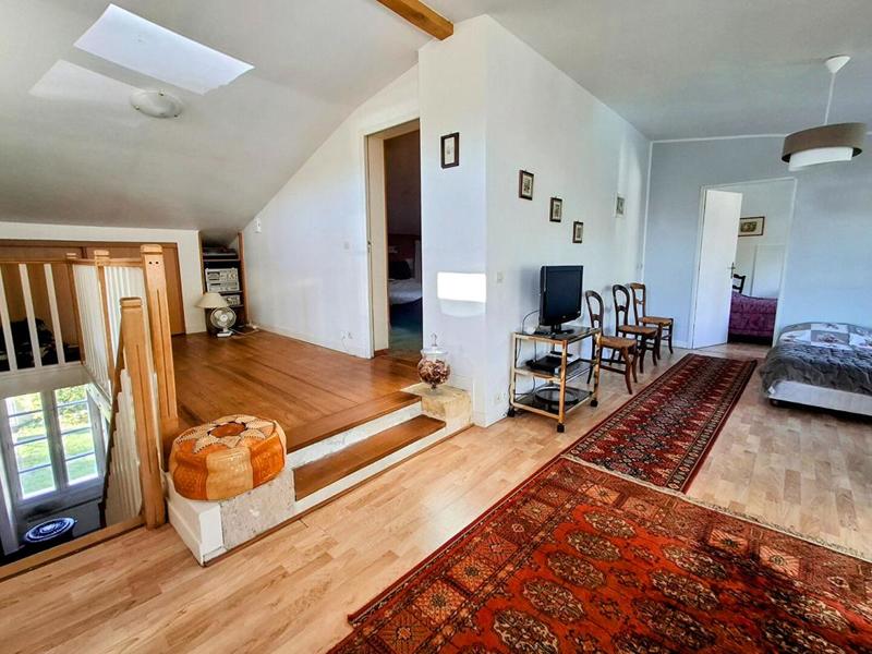 Maison - 225 m² - 7 pièces