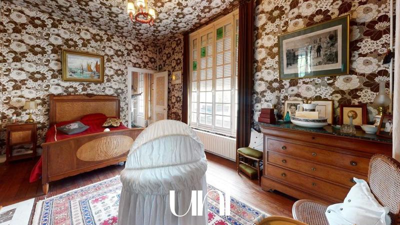 Maison - 208 m² - 8 pièces