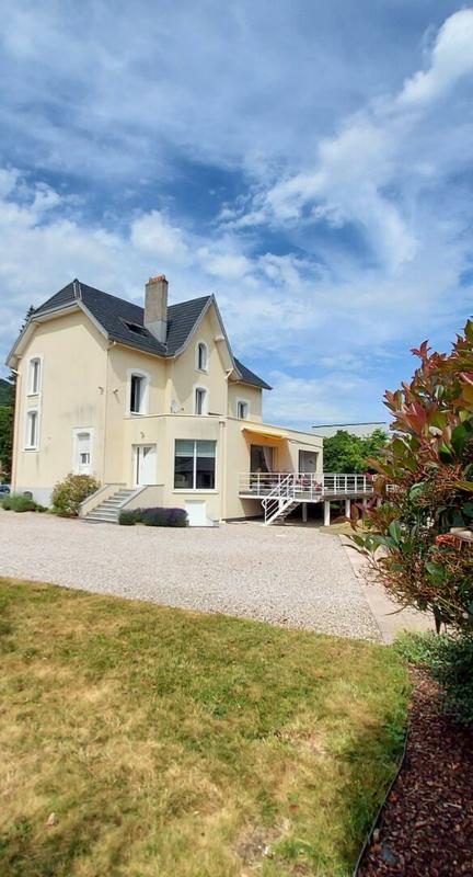 Maison - 210 m² - 7 pièces