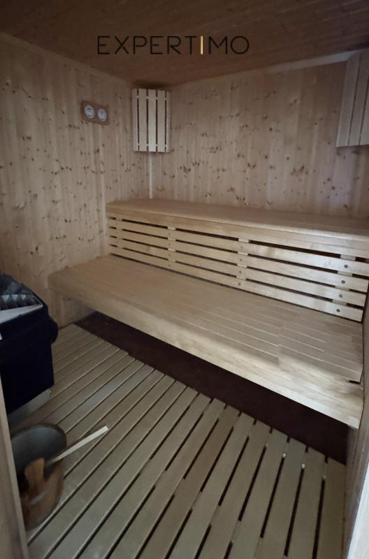 Propriété - 250 m² - 8 pièces