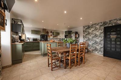 Corps de ferme - 230 m² - 6 pièces