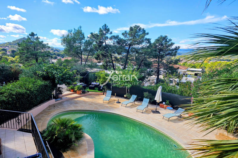 Maison - 214 m² - 7 pièces