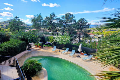 Maison - 214 m² - 7 pièces