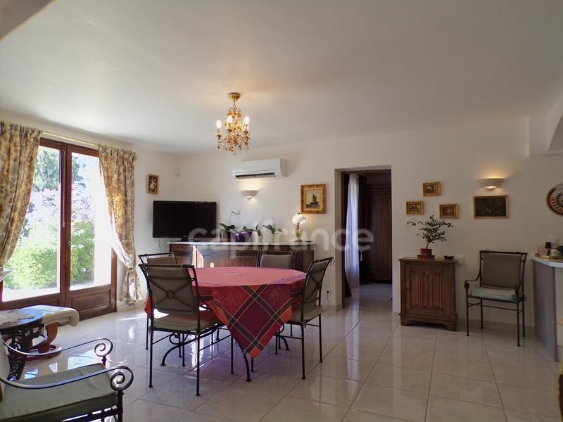 Villa - 341 m² - 8 pièces