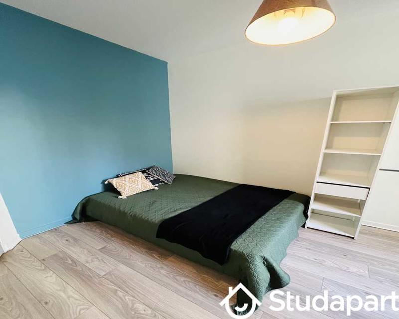 Chambre - 90 m² - 1 pièce