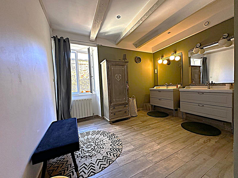 Maison - 215 m² - 6 pièces