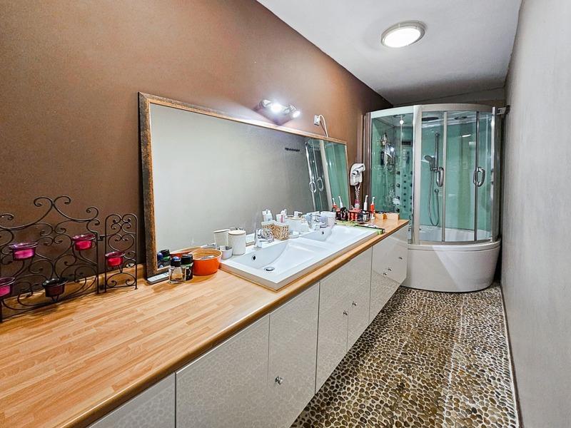 Appartement bourgeois - 128 m² - 6 pièces