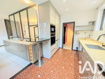 Maison - 182 m² - 6 pièces