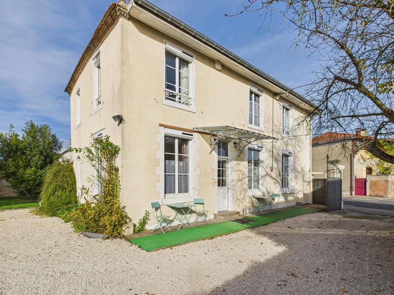 Maison - 320 m² - 12 pièces