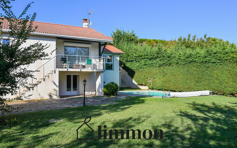 Maison - 211 m² - 6 pièces