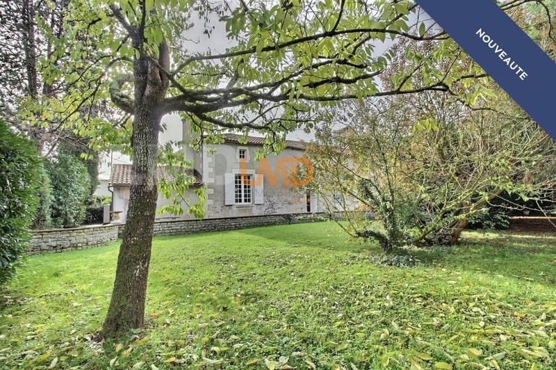 Demeure - 261 m² - 8 pièces